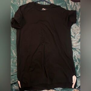 Men’s Zyia black size S tee